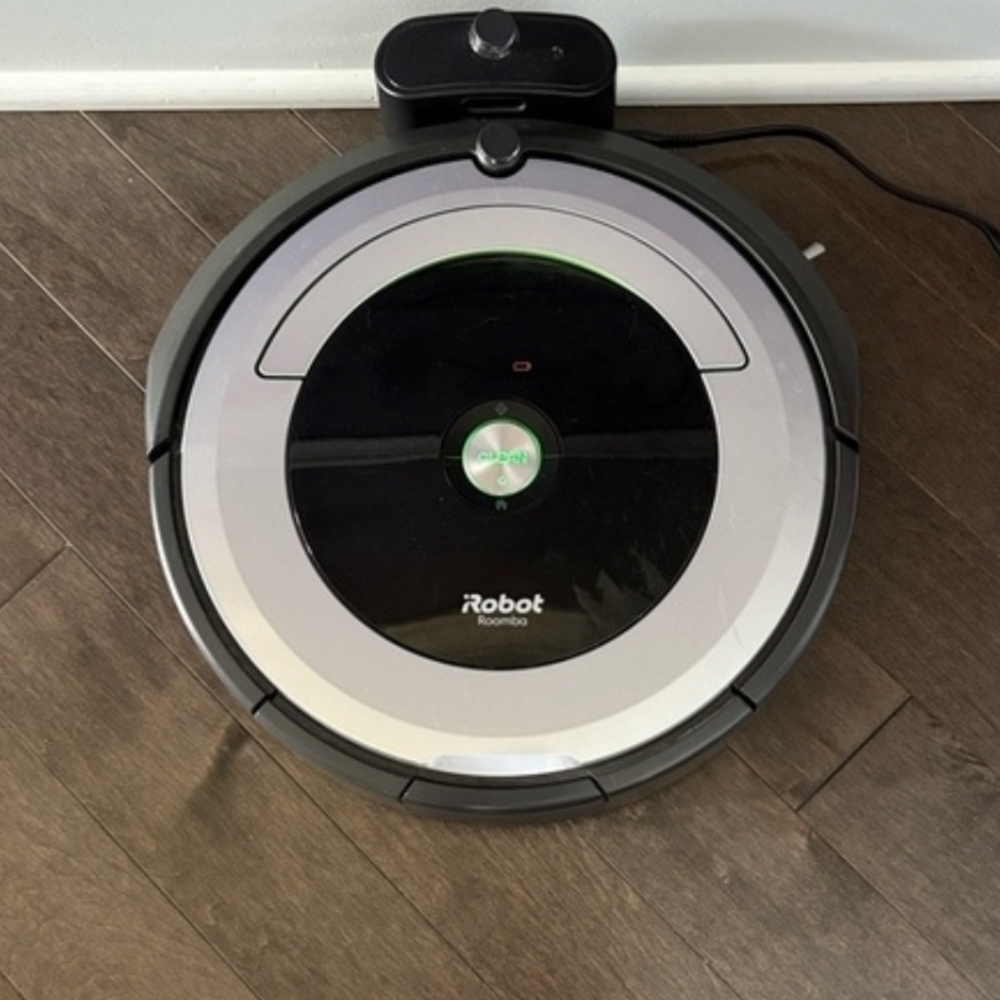 iRobot Roomba Vacuum Cleaner - Black and Gray
